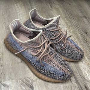 I have some 🔥🔥350 Yeezys in a size 12.